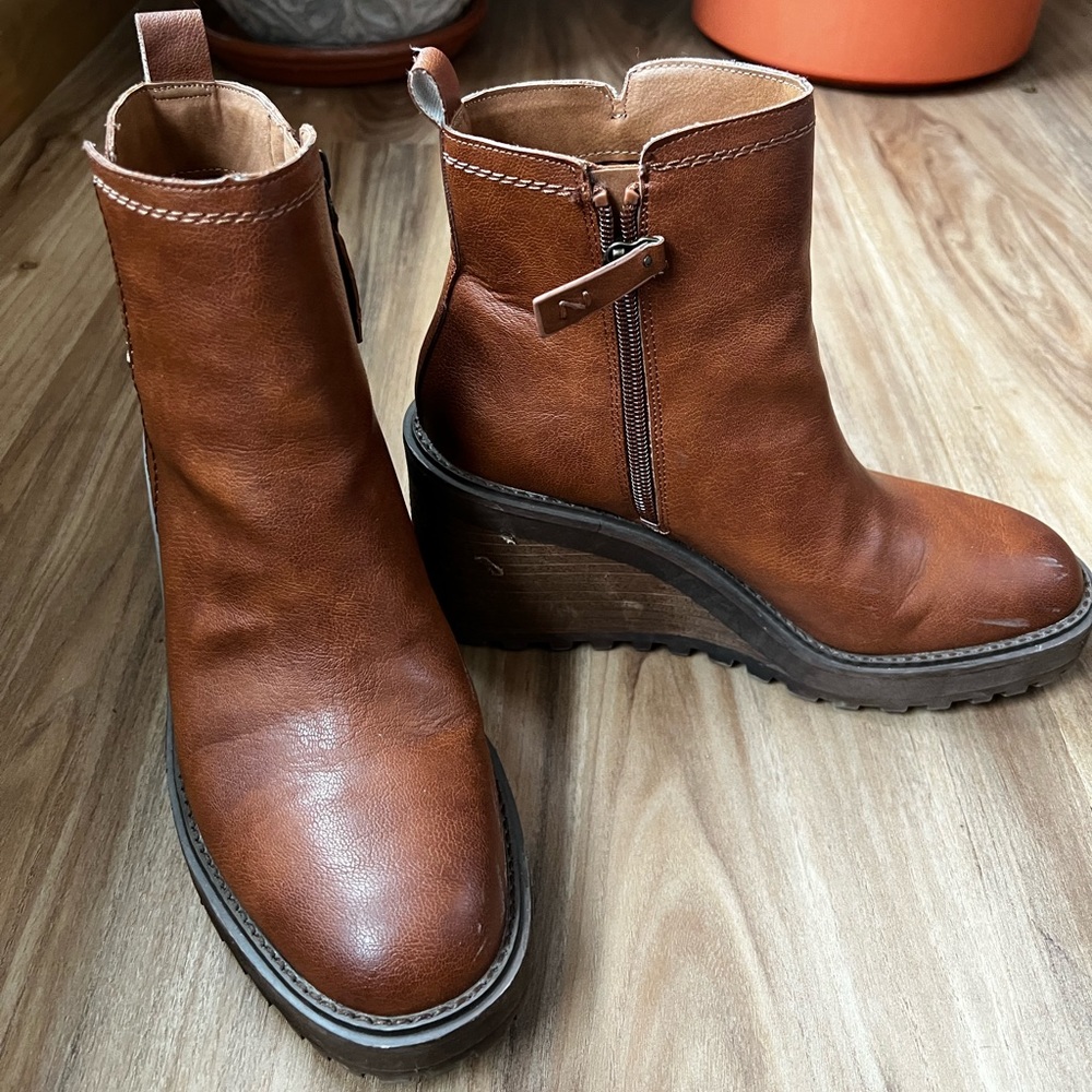 Zodiac Julia wedge ankle boots in cognac. Slight visible wear in the wedge.